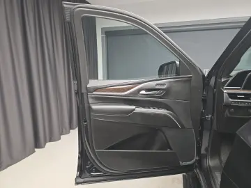 Cadillac Escalade Sport Platinum Short Version 6.2 V8 426hp