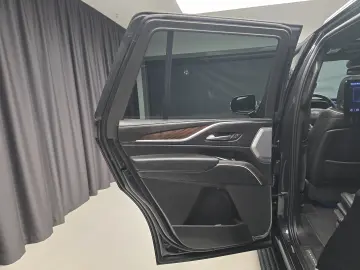 Cadillac Escalade Sport Platinum Short Version 6.2 V8 426hp