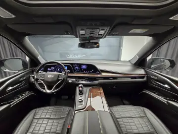 Cadillac Escalade Sport Platinum Short Version 6.2 V8 426hp
