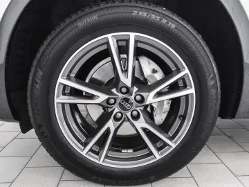 AUDI Q5 45 TFSI quattro Advanced S line Interieur Nav