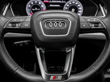 AUDI Q5 45 TFSI quattro Advanced S line Interieur Nav