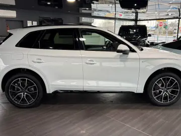 AUDI Q5 55 TFSI e Quattro S line Matrix ACC Kamer AHK