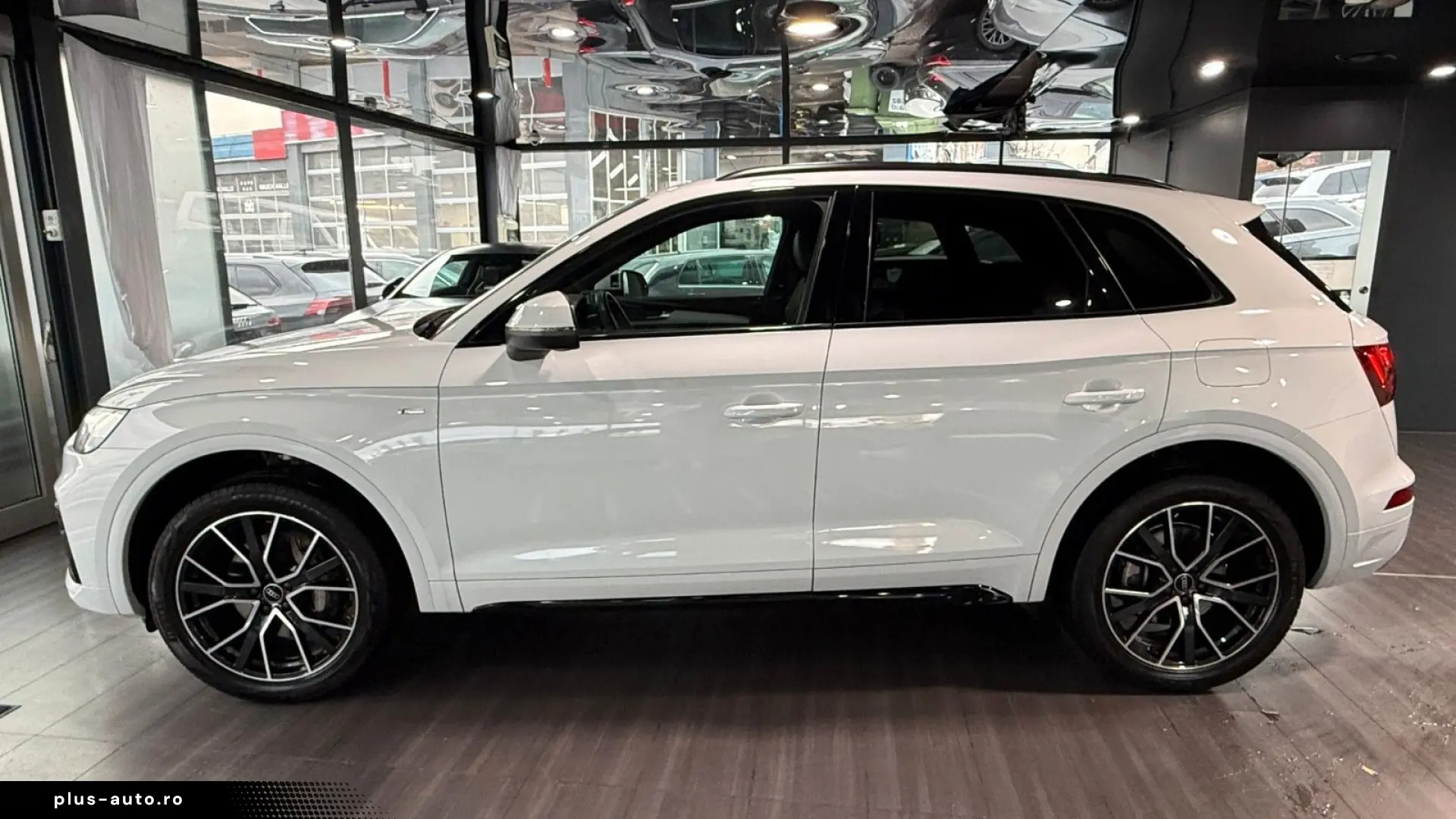 AUDI Q5 55 TFSI e Quattro S line Matrix ACC Kamer AHK