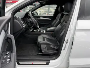 AUDI Q5 55 TFSI e Quattro S line Matrix ACC Kamer AHK