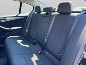 BMW 530d xDrive Limo Schiebedach AHK Stop Go RFK Sit