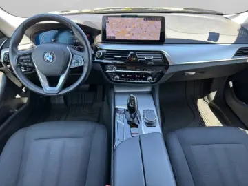 BMW 530d xDrive Limo Schiebedach AHK Stop Go RFK Sit