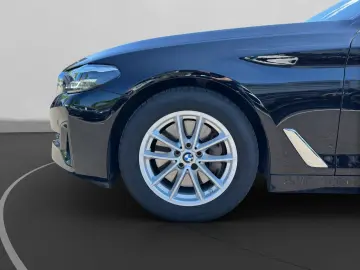 BMW 530d xDrive Limo Schiebedach AHK Stop Go RFK Sit