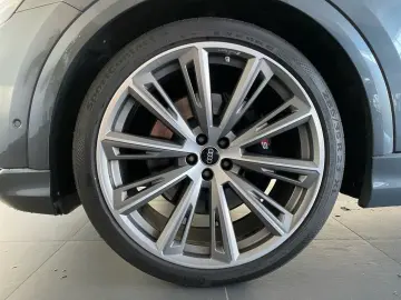 AUDI SQ8 4.0 TDI quattro HD-MATRIX