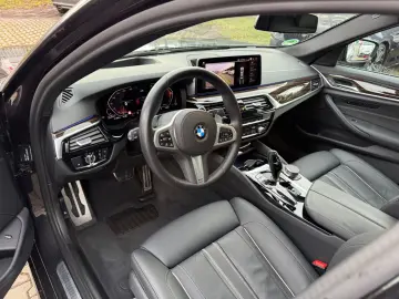 BMW 530 d xDrive MSport Glass.Dach Head Up Massage