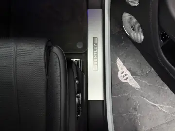 BENTLEY Bentayga V8 EWB BLACKLINE PANO NAIM 22  FULL PPF