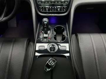 BENTLEY Bentayga V8 EWB BLACKLINE PANO NAIM 22  FULL PPF