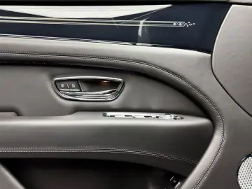 BENTLEY Bentayga V8 EWB BLACKLINE PANO NAIM 22  FULL PPF