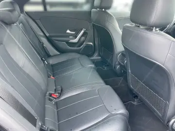 MERCEDES-BENZ CLA 180 d Coupé Ambi MBUX Progressive CarPlay