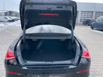 MERCEDES-BENZ CLA 180 d Coupé Ambi MBUX Progressive CarPlay