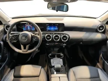 MERCEDES-BENZ CLA 250 e Coupe MBUX Cam Navi AUT PTS SHZ