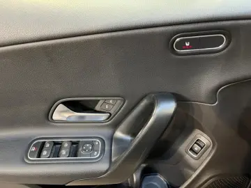 MERCEDES-BENZ CLA 250 e Coupe MBUX Cam Navi AUT PTS SHZ