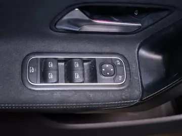 MERCEDES-BENZ CLA 250 e Edition AMG Line LED Navi SHZ Temp