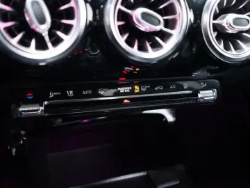 MERCEDES-BENZ CLA 250 e Edition AMG Line LED Navi SHZ Temp