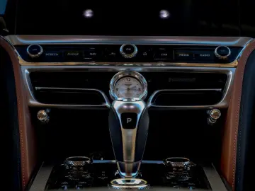 BENTLEY Flying Spur Mulliner V8 PHEV 782hp