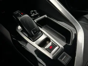 Peugeot 3008 Gen-Ii-2016