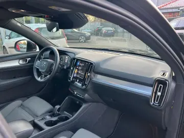 VOLVO XC40 T4 Core Plug-In