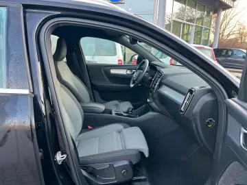 VOLVO XC40 T4 Core Plug-In