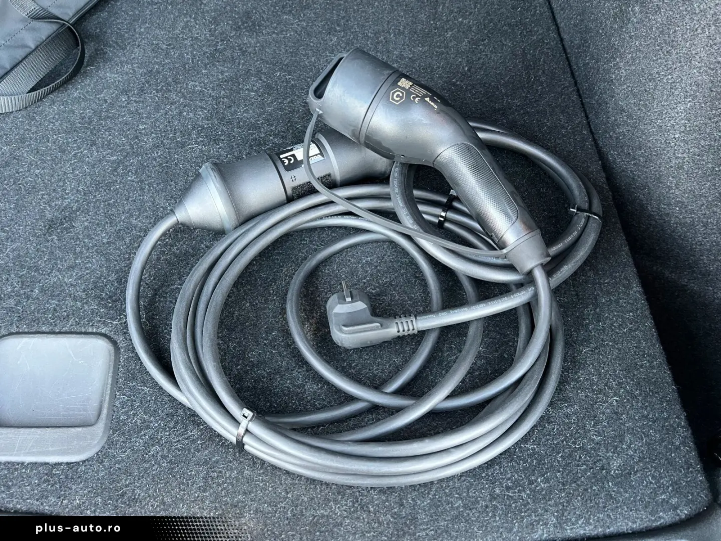 VOLVO XC40 T4 Core Plug-In