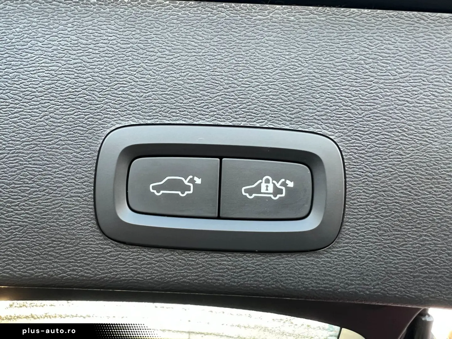 VOLVO XC40 T4 Core Plug-In