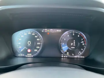 VOLVO XC40 T4 Core Plug-In