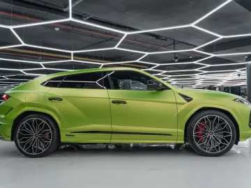 LAMBORGHINI Urus SE HYBRID MASSAGE FULL