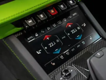 LAMBORGHINI Urus SE HYBRID MASSAGE FULL