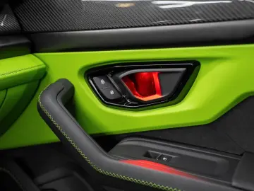 LAMBORGHINI Urus SE HYBRID MASSAGE FULL
