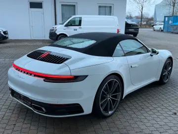 PORSCHE 911 Carrera Cabriolet BOSE Kamera Spurhalte ACC