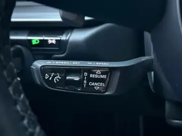 PORSCHE 911 Carrera Cabriolet BOSE Kamera Spurhalte ACC