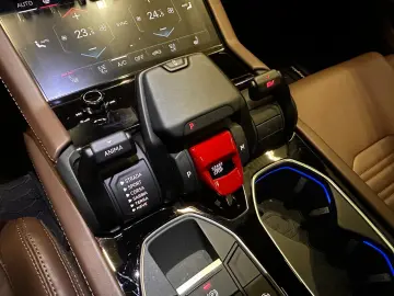 LAMBORGHINI Urus SE AD PERSONAM XPEL PANO B&O