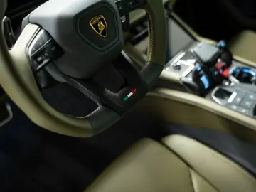 LAMBORGHINI Urus 4.0 V8 PHEV SE