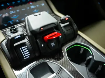 LAMBORGHINI Urus 4.0 V8 PHEV SE