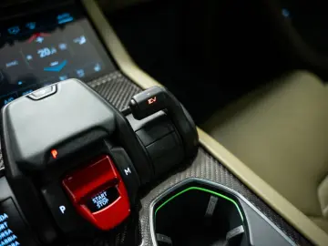 LAMBORGHINI Urus 4.0 V8 PHEV SE