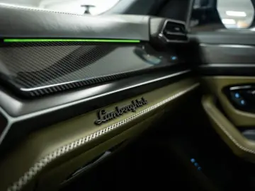 LAMBORGHINI Urus 4.0 V8 PHEV SE