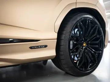 LAMBORGHINI Urus 4.0 V8 PHEV SE