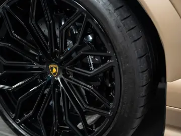 LAMBORGHINI Urus 4.0 V8 PHEV SE