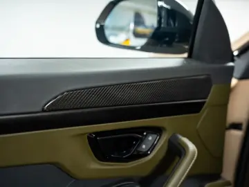 LAMBORGHINI Urus 4.0 V8 PHEV SE