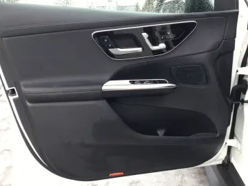 MERCEDES-BENZ GLC 200 4M AMG Line DigiLight KeyGo S-Dach TWA