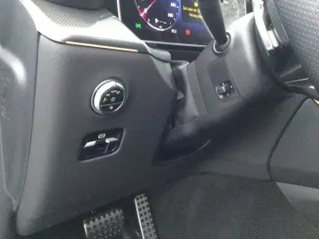 MERCEDES-BENZ GLC 200 4M AMG Line DigiLight KeyGo S-Dach TWA