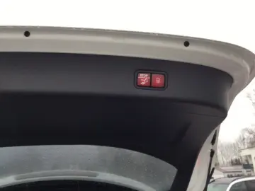 MERCEDES-BENZ GLC 200 4M AMG Line DigiLight KeyGo S-Dach TWA