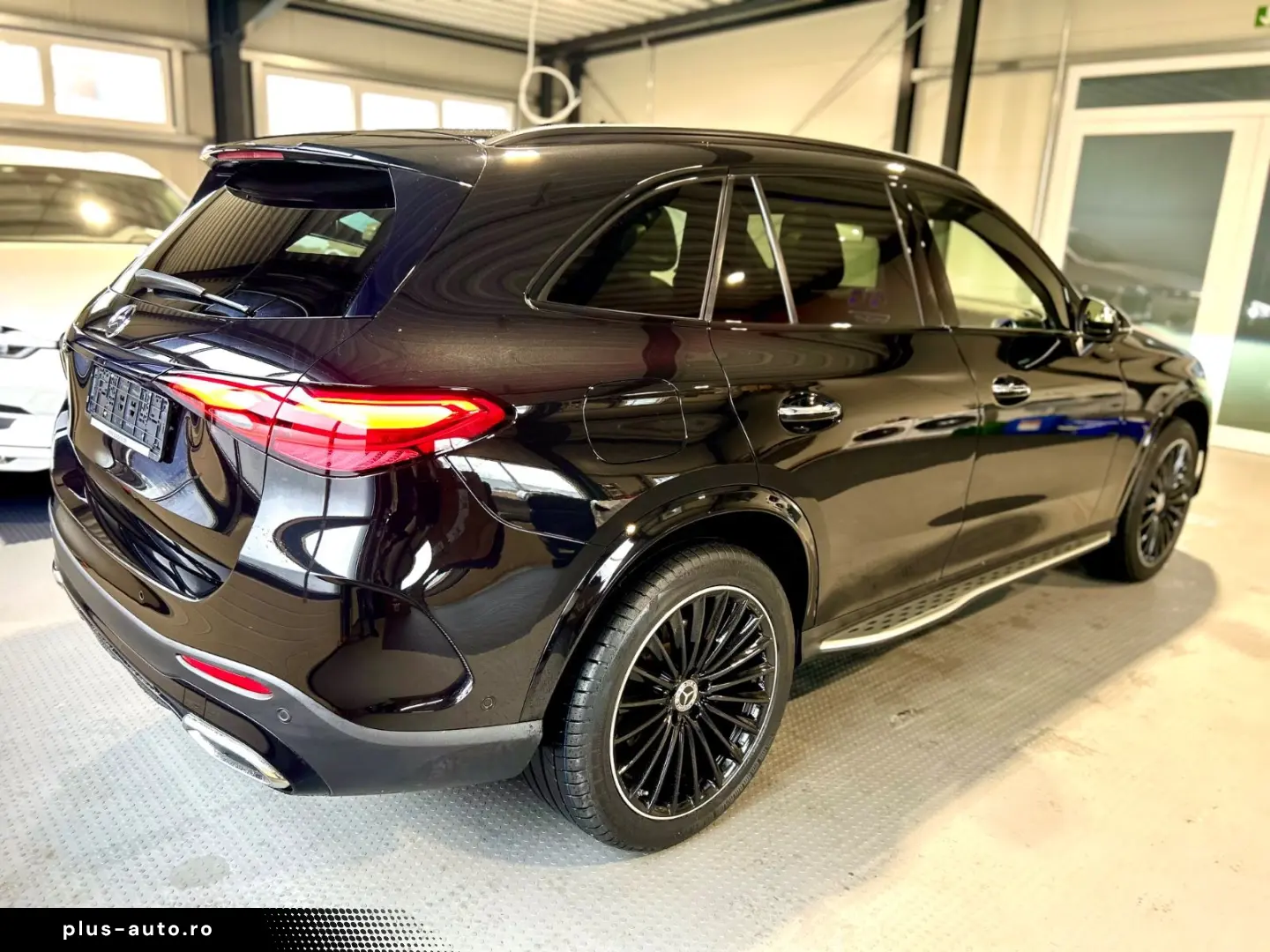 MERCEDES-BENZ GLC 300 4M AMG Night -Airmatic-HUD-Pano-Memory