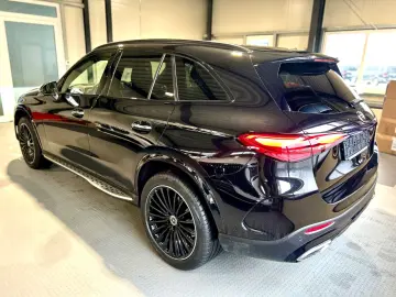 MERCEDES-BENZ GLC 300 4M AMG Night -Airmatic-HUD-Pano-Memory