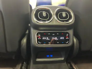 MERCEDES-BENZ GLC 300 4M AMG Night -Airmatic-HUD-Pano-Memory