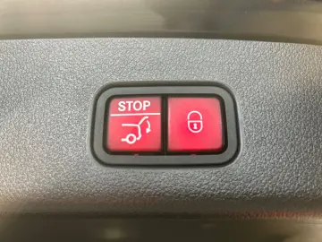 MERCEDES-BENZ GLC 300 4M AMG Night -Airmatic-HUD-Pano-Memory