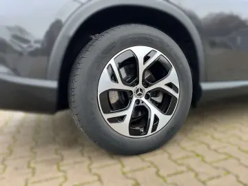 MERCEDES-BENZ GLC 220 d 4M Avantgarde Pano Distr AHK DIGITAL
